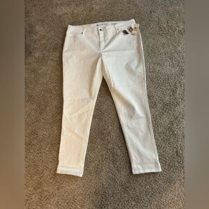 Anne Klein mid rise skinny jeans. Slimming,Sculpting, White. Size 16W